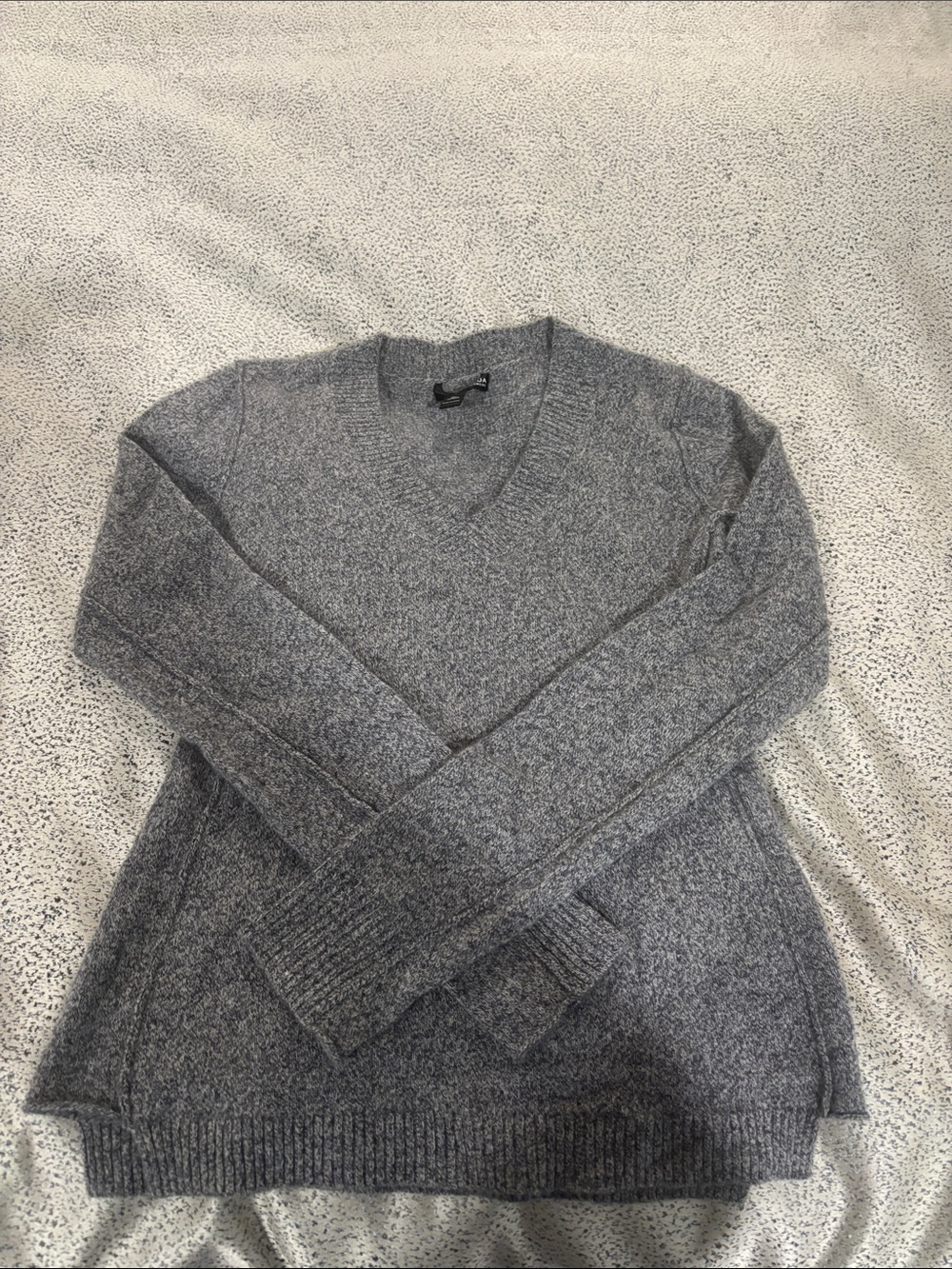 Aqua Cashmere Women’s V-Neck Sweater in Heather Gray - size Small